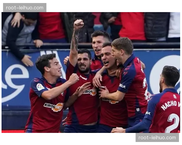 奥萨苏纳换帅后战术调整，注重反击效率但禁区渗透待加强。