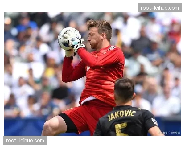 马赛五换人规则下替补深度维持全场高压的体能消耗战